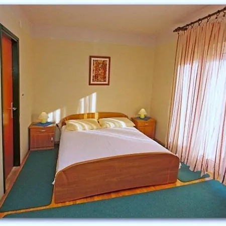 Apartment Bubi Hvar 1