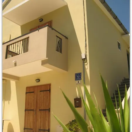 Apartment Bubi Hvar 1 *