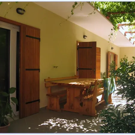 Apartment Bubi Hvar 1