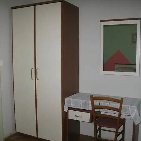 Bubi Hvar 1 * Χβαρ